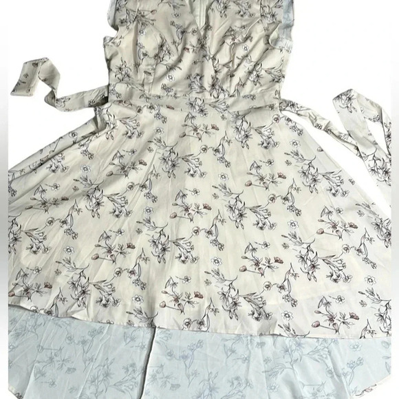 Faux wrap Dress,M. NWT,surplice,fit & flare ,floral,hi lo,tulip sleeves,back zip - Picture 11 of 14